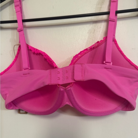 SKIMS Pink Lace Bra - Picture 3 of 4